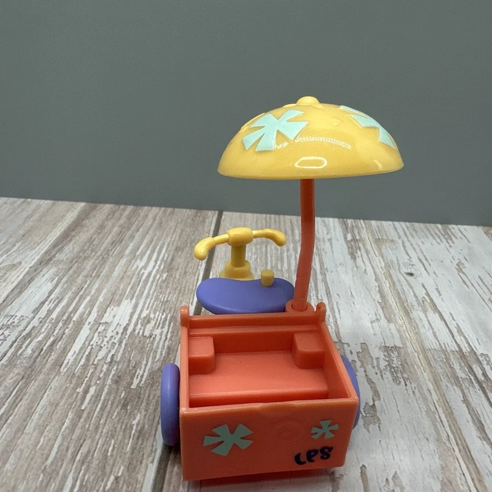 Littlest Pet Shop LPS #1846 Pets On The Go 2010 Tricycle Ice‎ Cream Cart